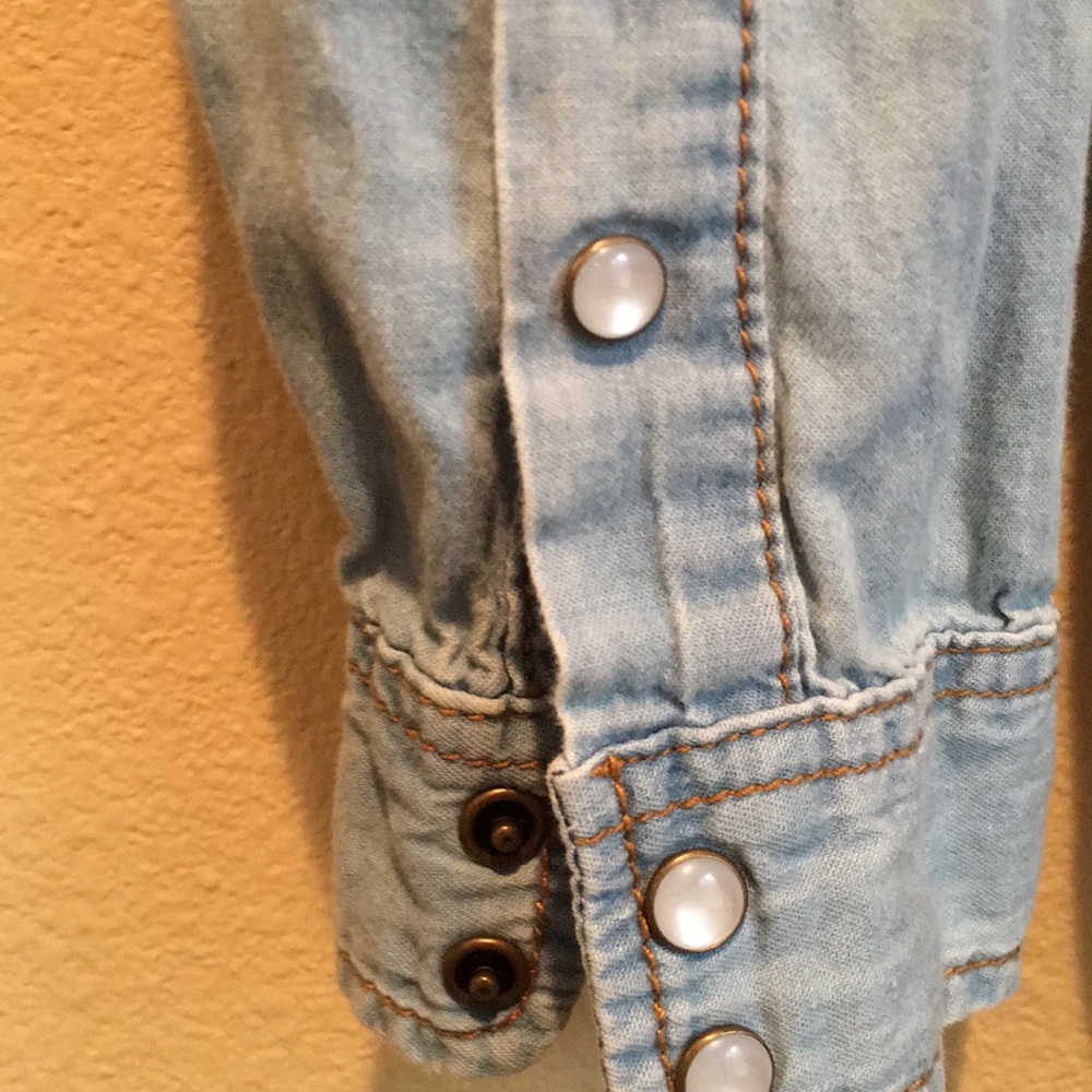 Denim button down top - Picture 3 of 4